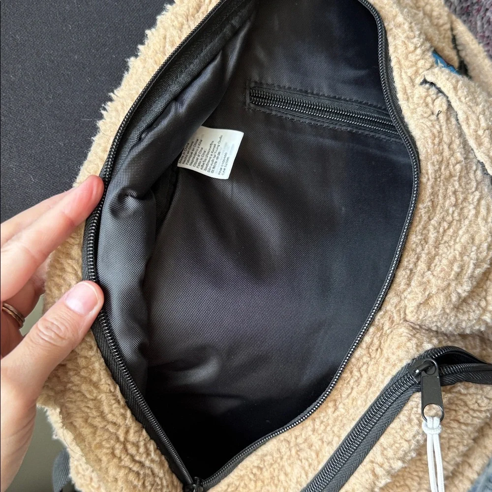 Kavu Fleece Full-size Rope Sling Bag - Picture 6 of 9